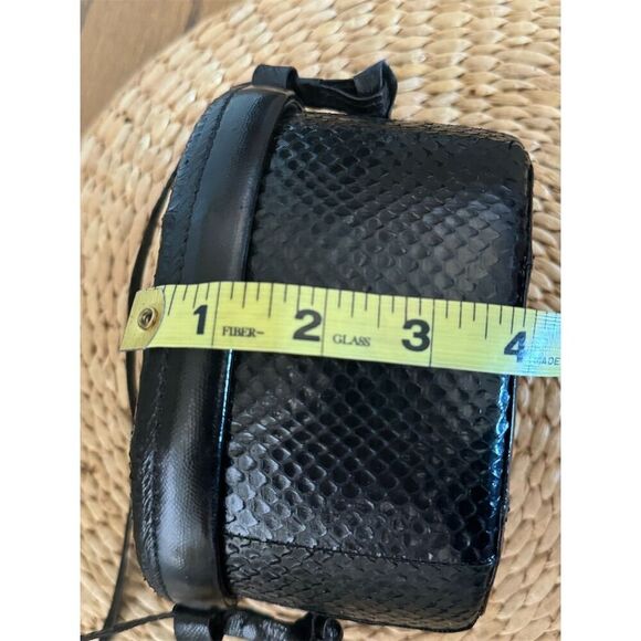 Women's Black Textured Semi-Circle Crossbody Purse - Picture 12 of 13